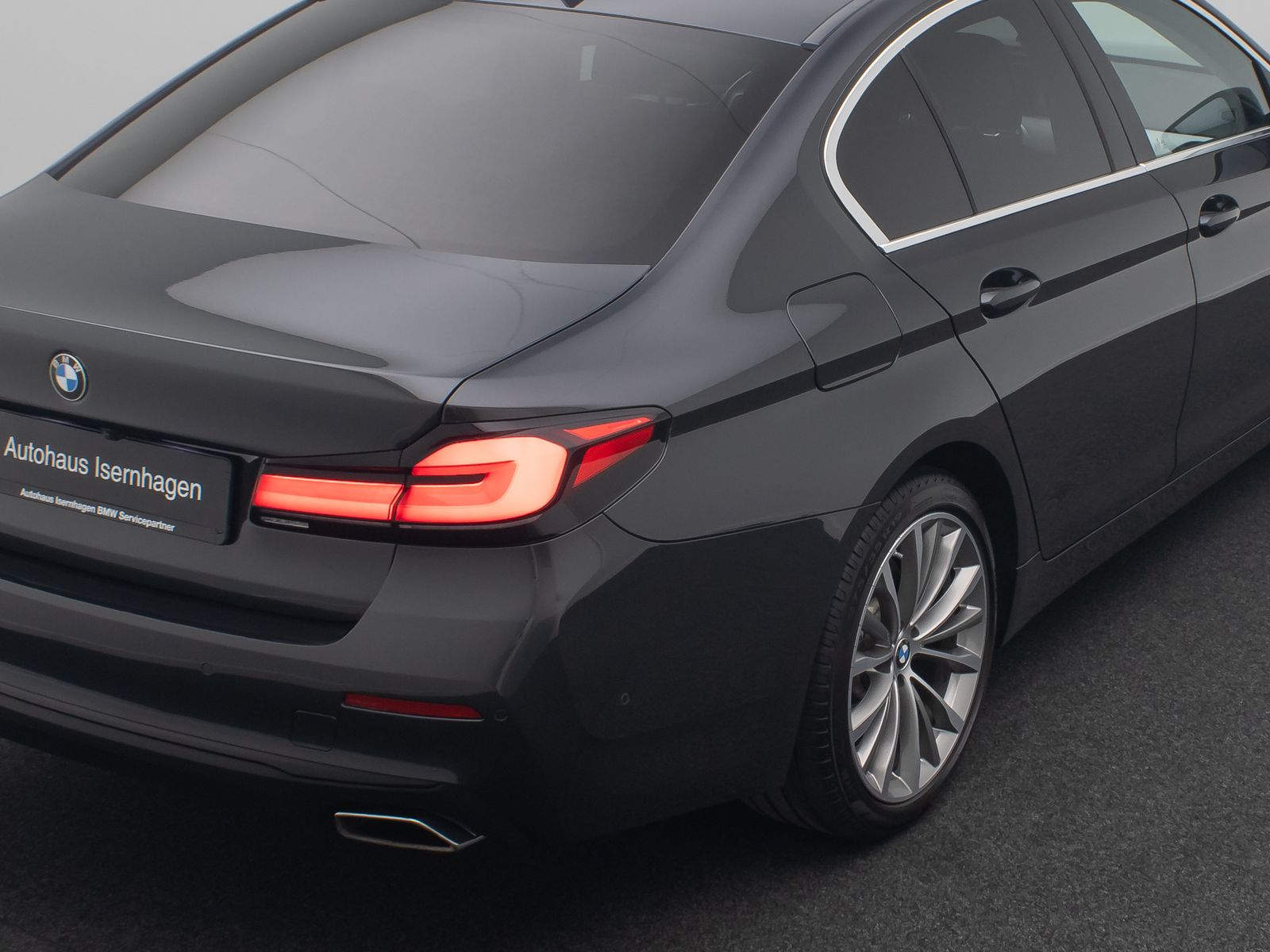 Fahrzeugabbildung BMW 530d xD 360&deg;Glasdach Laser HUD DAB HiFi SoftCl