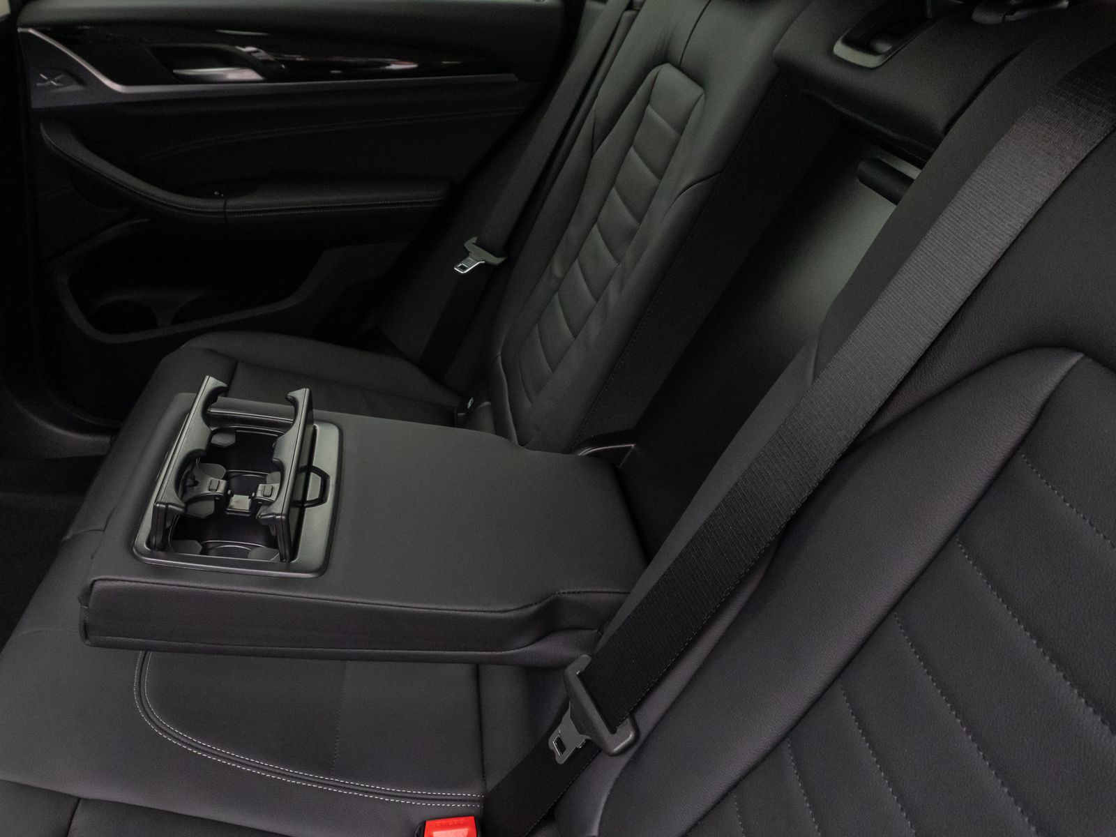 Fahrzeugabbildung BMW X3 xD30e Kamera HUD DAB HiFi AHK Sport 19Zoll