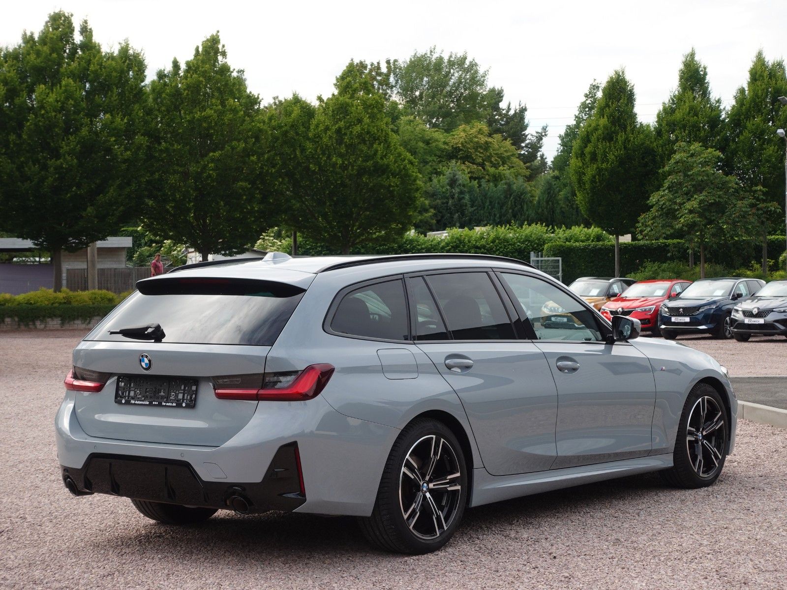 Fahrzeugabbildung BMW 318i Touring A M Sportpaket LMR18"/LED/Navi/...