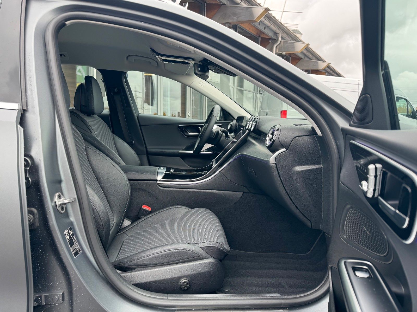 Fahrzeugabbildung Mercedes-Benz C 220 d T AVANTGARDE AHK+Memory+HUD+Distr+Keyles