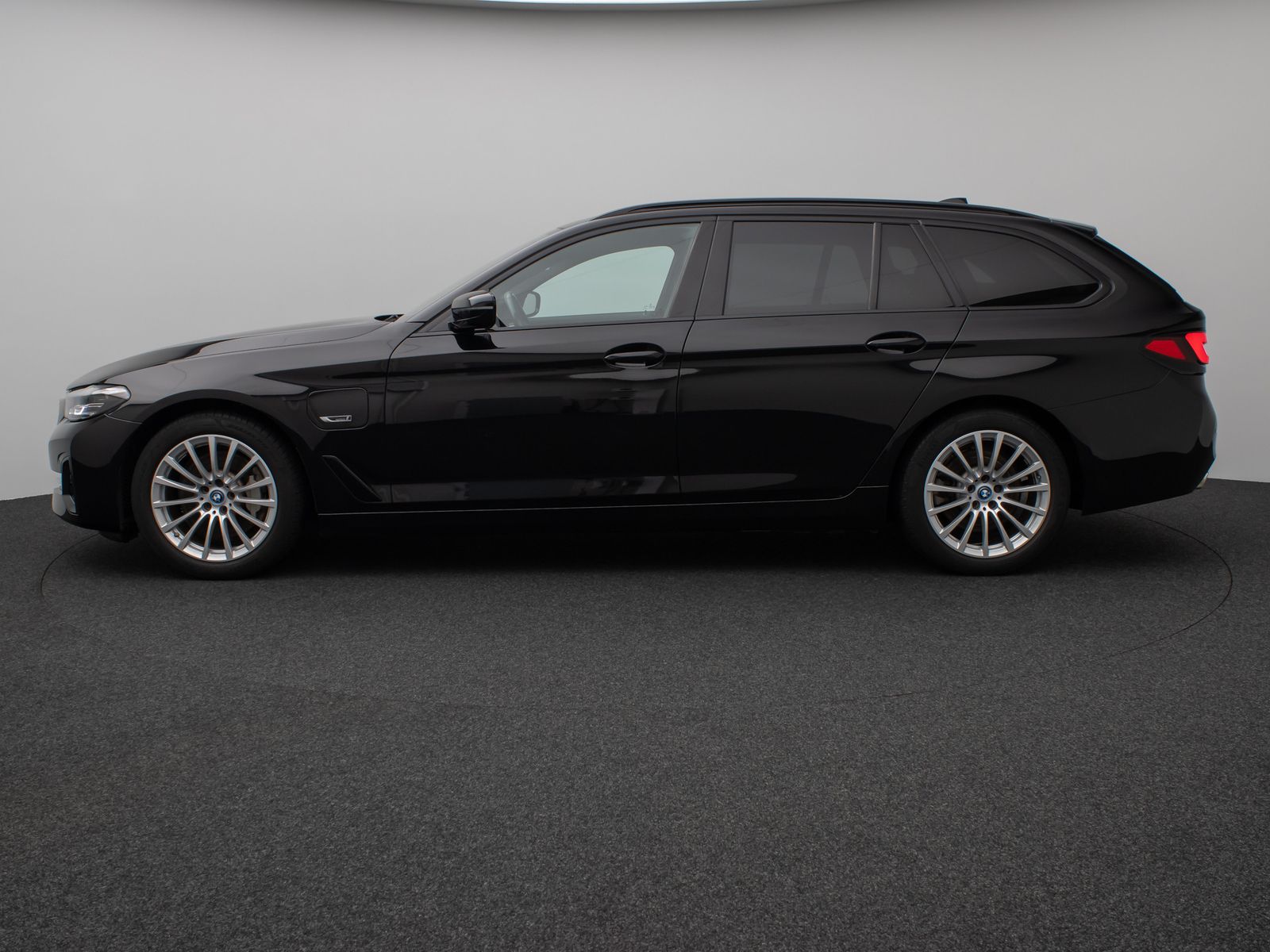 Fahrzeugabbildung BMW 530e H/K DAB AHK Komfort Alarm 4xKlima 18Zoll