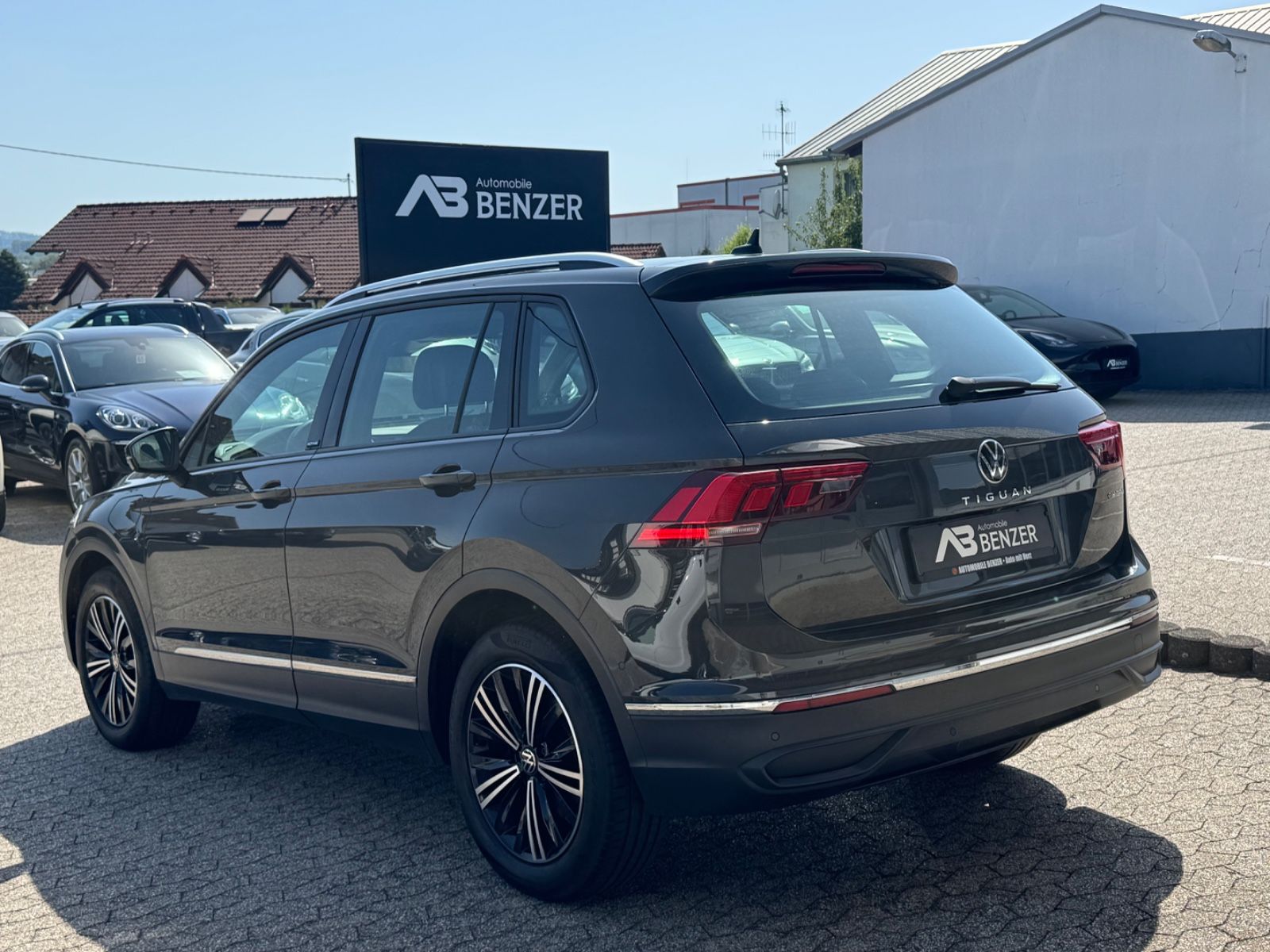 Fahrzeugabbildung Volkswagen Tiguan Active eHybrid/Navi/LED/AHK/HUD/360°Cam/