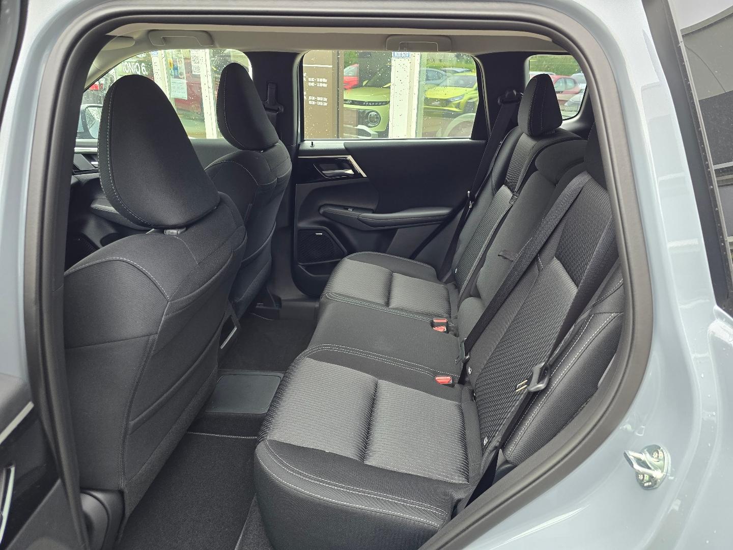 Mitsubishi Outlander 2.4L PHEV BASIS