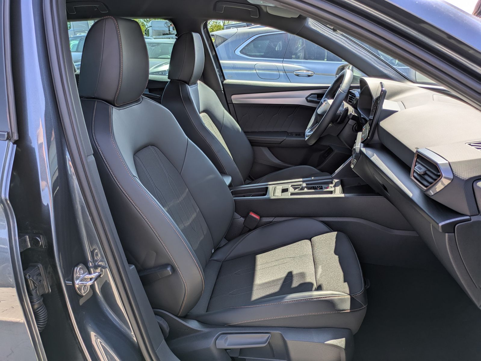 Fahrzeugabbildung CUPRA Leon 1.5 eTSI DSG MATRIX-LED*ACC*AHK*KAMERA*18"