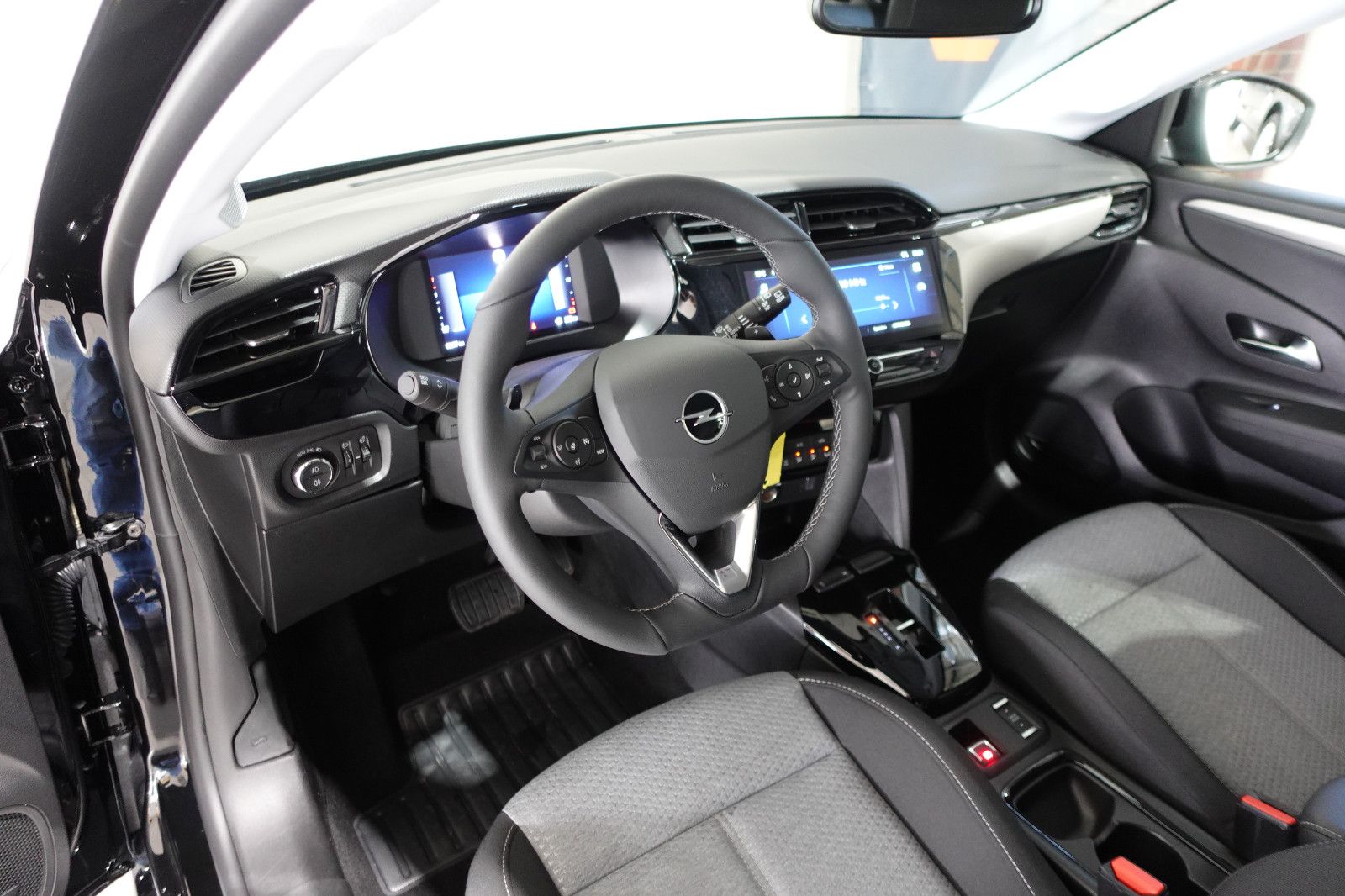 Fahrzeugabbildung Opel Corsa 1.2Turbo Allwetter,Sitzh.,Klima,PDC,Kamera