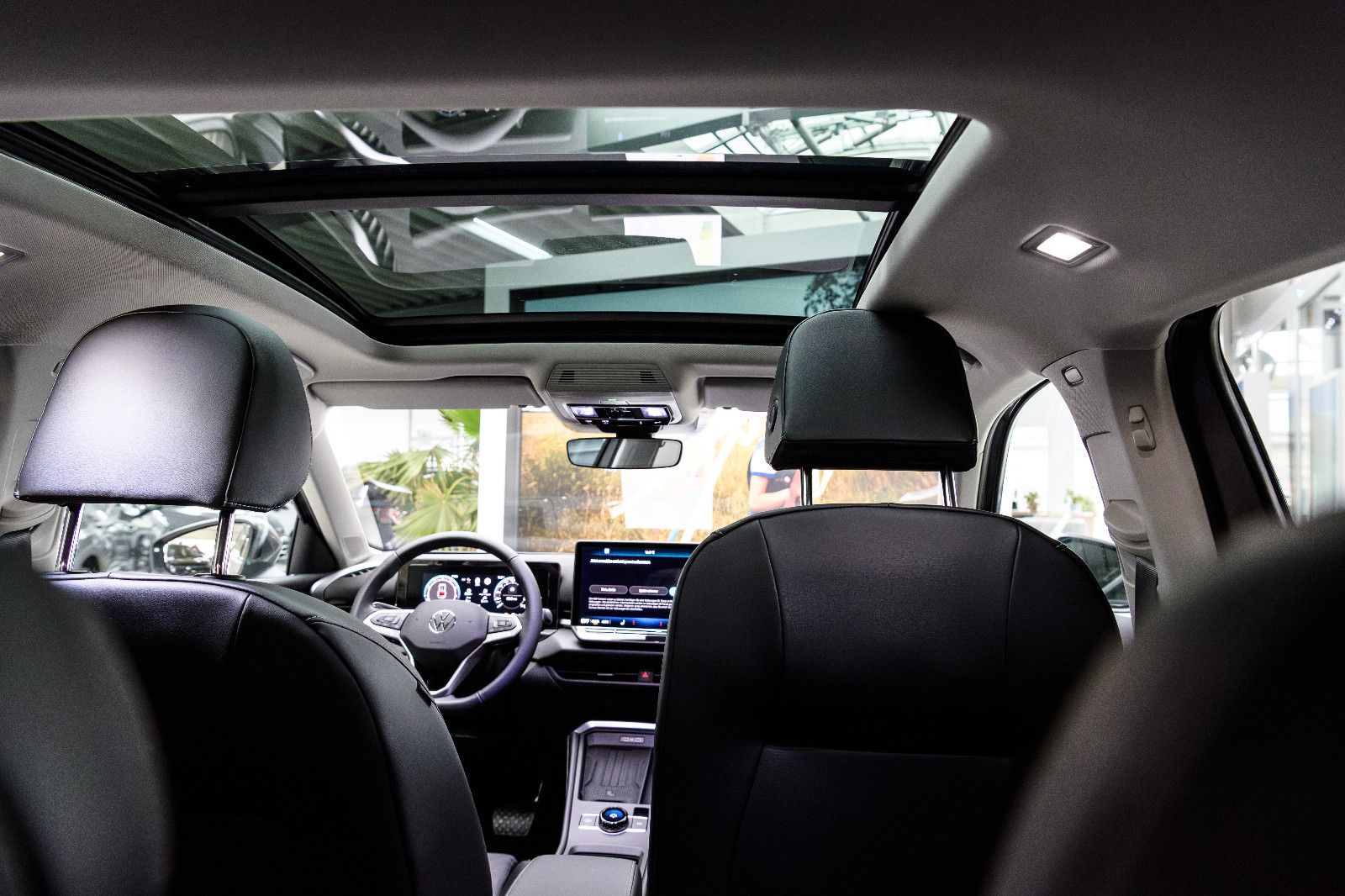 Fahrzeugabbildung Volkswagen T-Roc 1.5 eTSI Style el. Heckklappe+IQLight+Pano