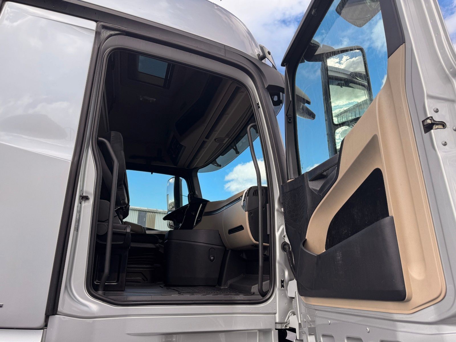 Fahrzeugabbildung Mercedes-Benz Actros 2545LnR 6x2 Retarder BigSpace PPC