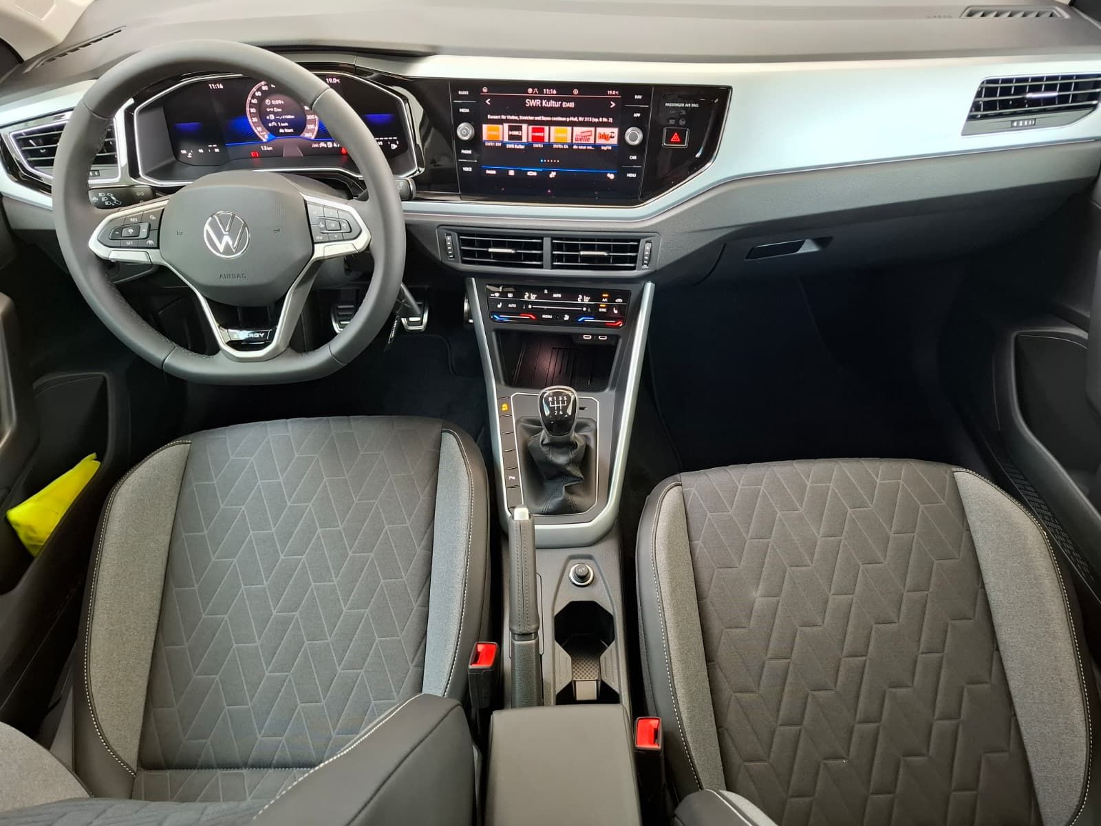 Fahrzeugabbildung Volkswagen Polo VI Energy 1.0 TSI +LED + ACC + TravelAssist