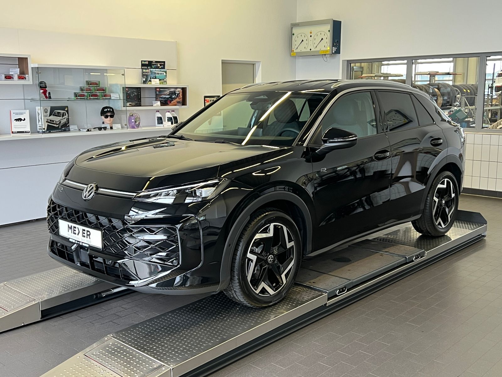 Fahrzeugabbildung Volkswagen T-Roc R-Line 1.5 eTSI DSG *AHK, LED, ACC, Kamera