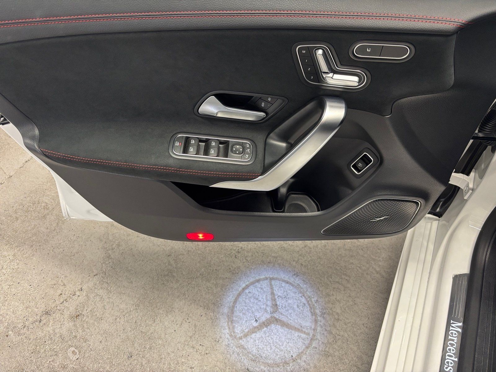Fahrzeugabbildung Mercedes-Benz CLA 200 SB AMG*Pano*Burme*19"*HUD*360*Multibeam*