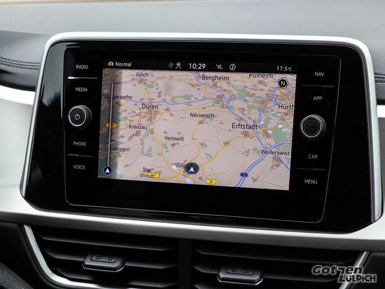 Fahrzeugabbildung Volkswagen T-Roc Move 1.5 TSI Navi Rückfahrkamera AHK LED