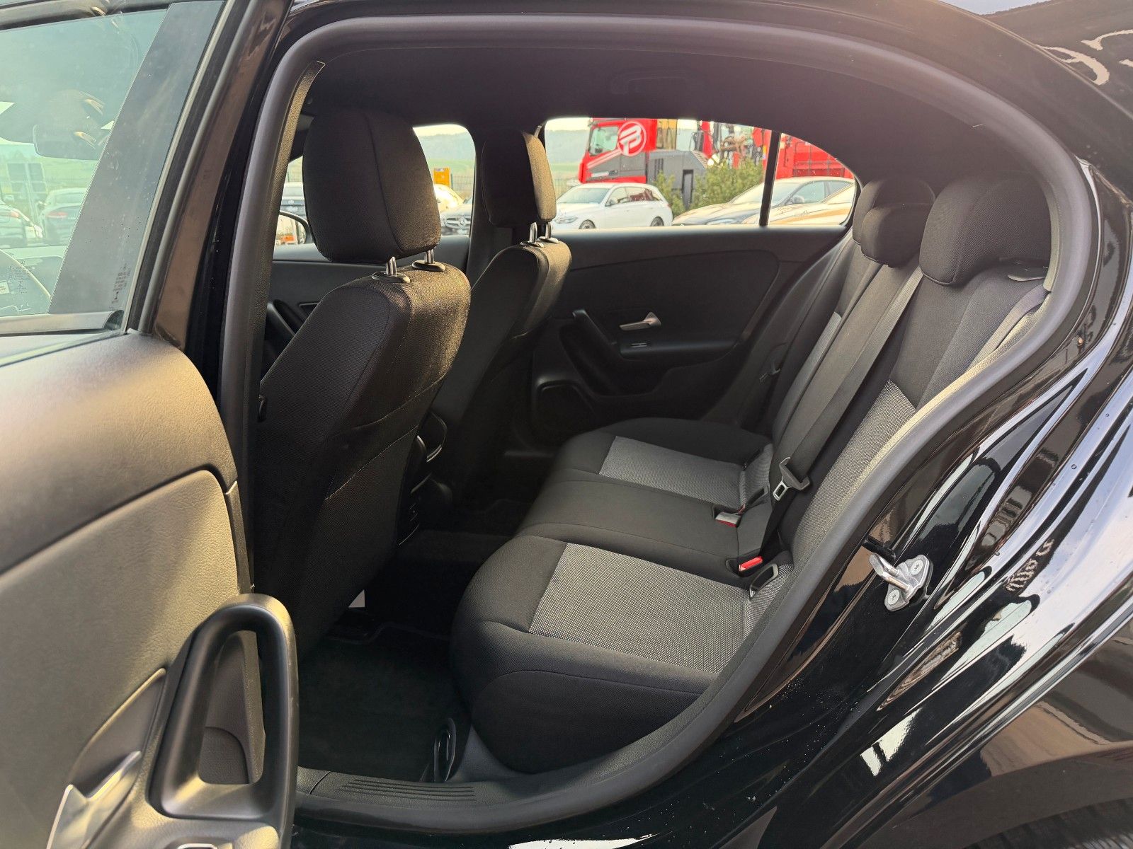 Fahrzeugabbildung Mercedes-Benz A 200 d LED+R-Kamera+TOTW+Carplay+IHC