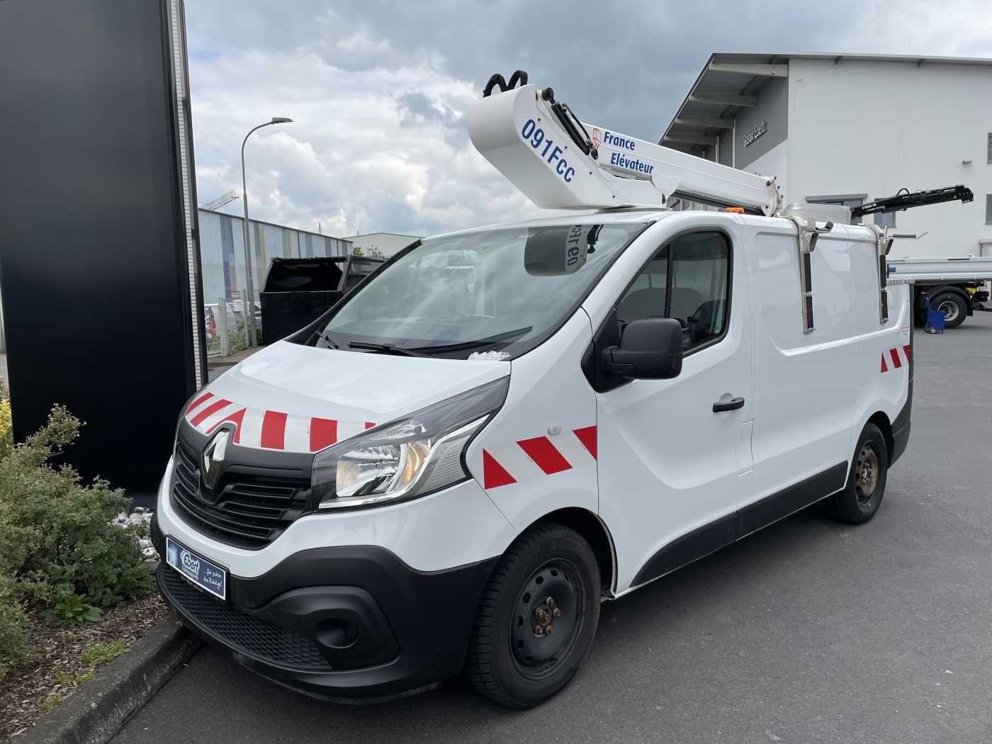 Fahrzeugabbildung Renault Trafic dCi 120 L1H1 / France Elavateur 091F 9m