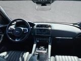 Jaguar F-Pace 30t Portfolio AWD *PanoSD*WinterPaket* - Jaguar in Frankfurt (Main)