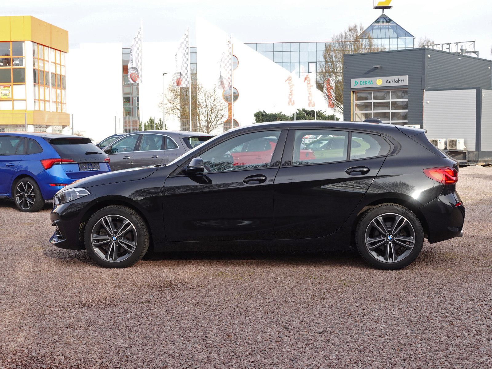 Fahrzeugabbildung BMW 118i Sport Line Navi CarPlay LED-Pkt.