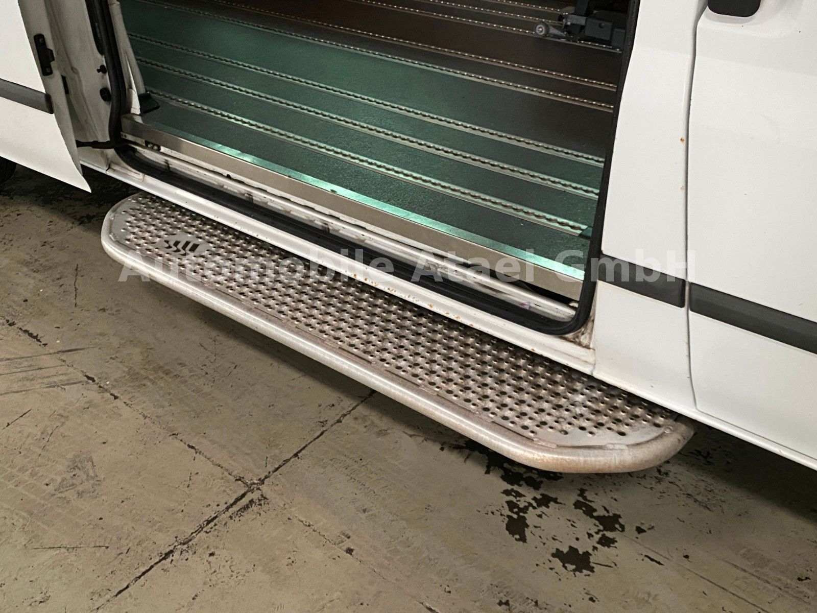 Fahrzeugabbildung Ford Transit Kombi *ROLLSTUHL-LIFT* KLIMA (3761)