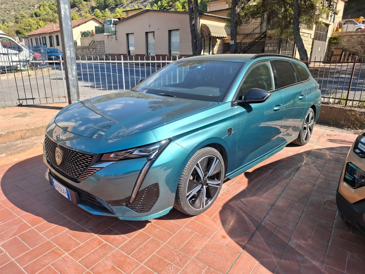 Other Peugeot 308 Plug-in Hybrid 180 e-EAT8 SW GT imagem 2