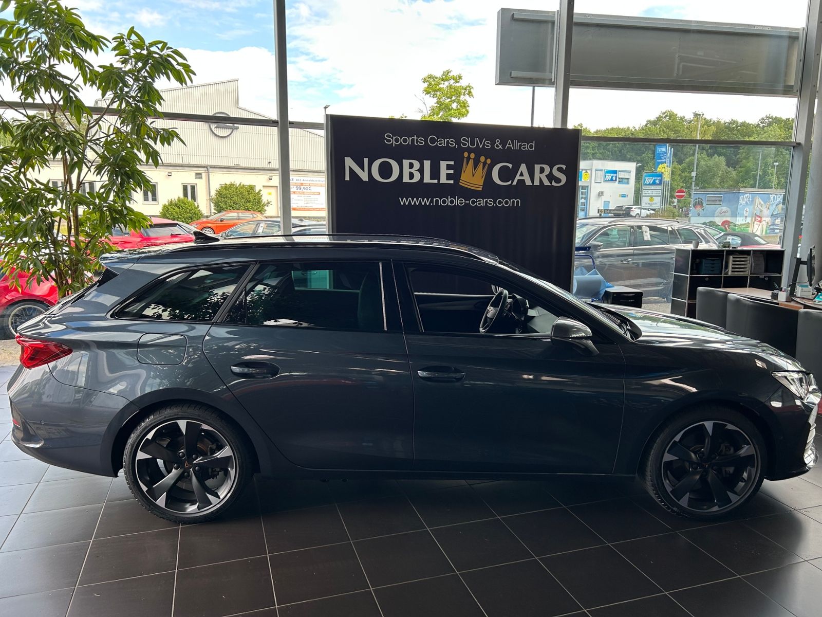 Fahrzeugabbildung CUPRA Leon Sportstourer e-Hybrid KLIMA LED NAVI SHZ