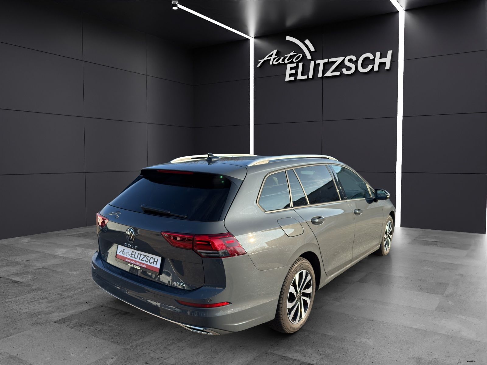 Fahrzeugabbildung Volkswagen Golf VIII Variant eTSI Active DSG LED ACC SH Nav