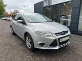 Ford Focus Turnier*AHK*PDC*TÜV & Service NEU* - Ford Focus aus 2011: Kombi