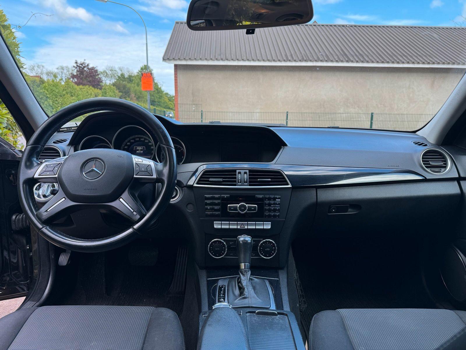 Mercedes-Benz C220 2012 — photo 12