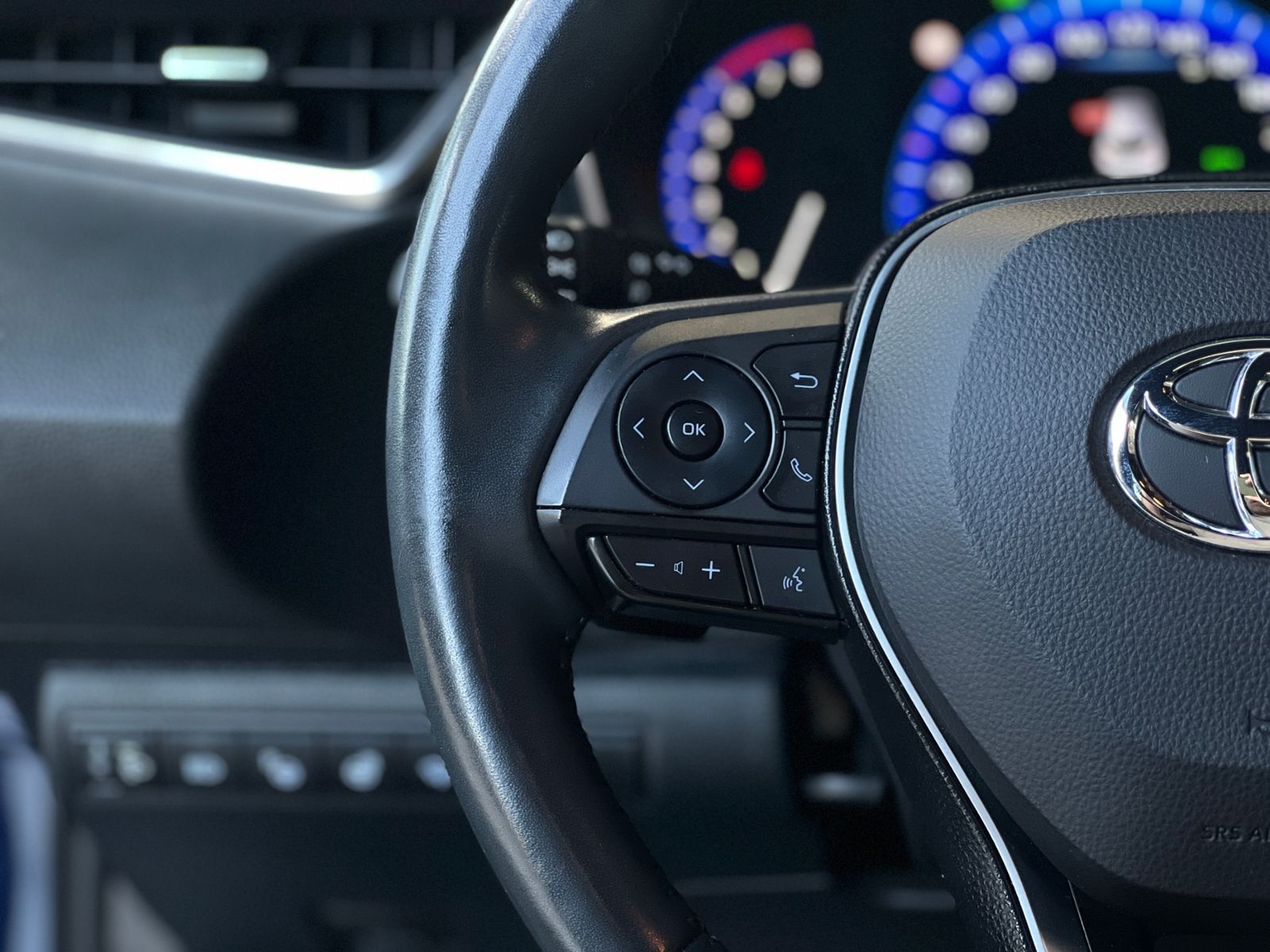 Fahrzeugabbildung Toyota Corolla 2.0 Hybrid Team D JBL LED RFK NAVI SHZ