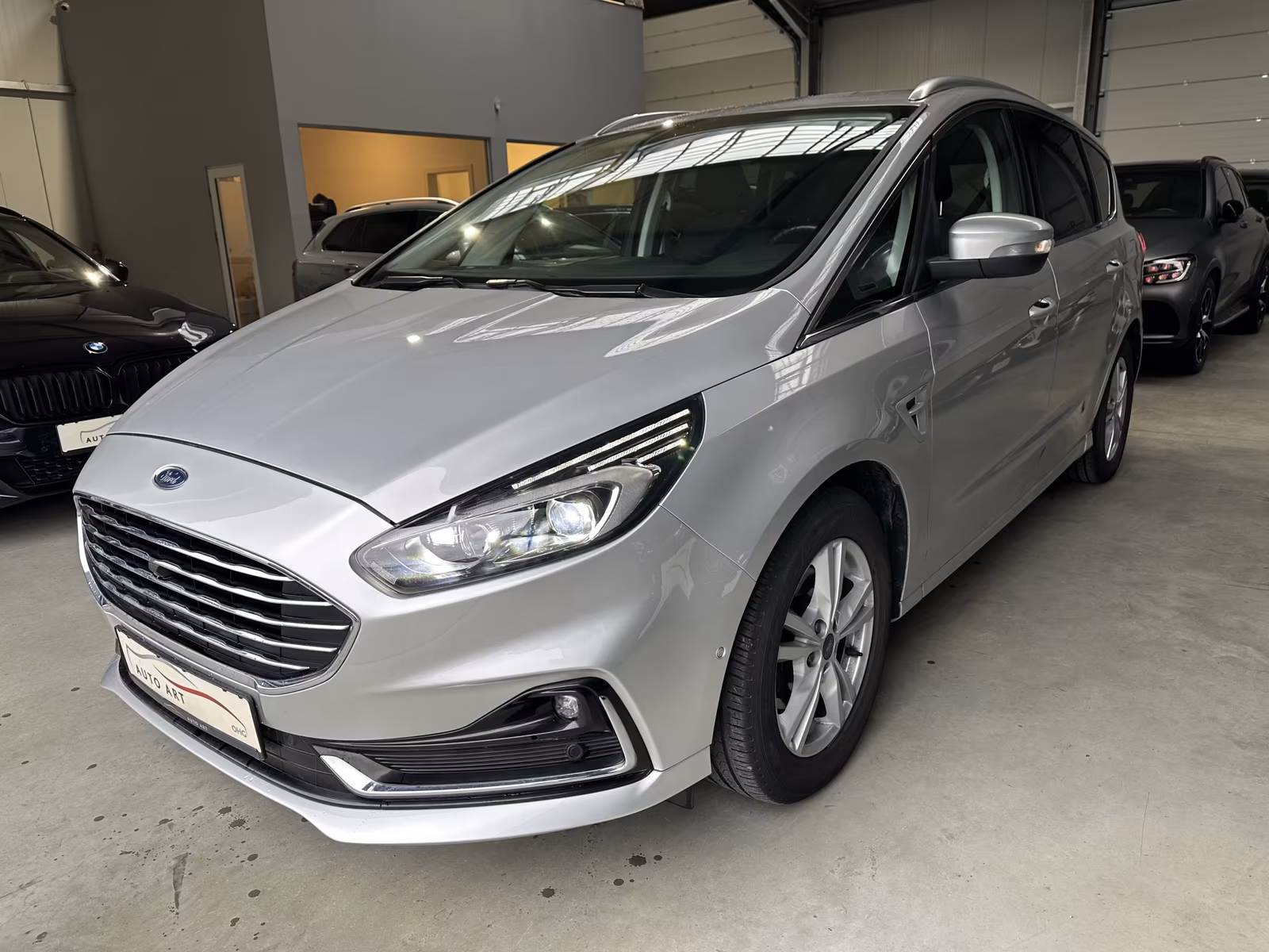 Ford S-MAX Titanium 7 Sitzer Navi AHK LED SHZ