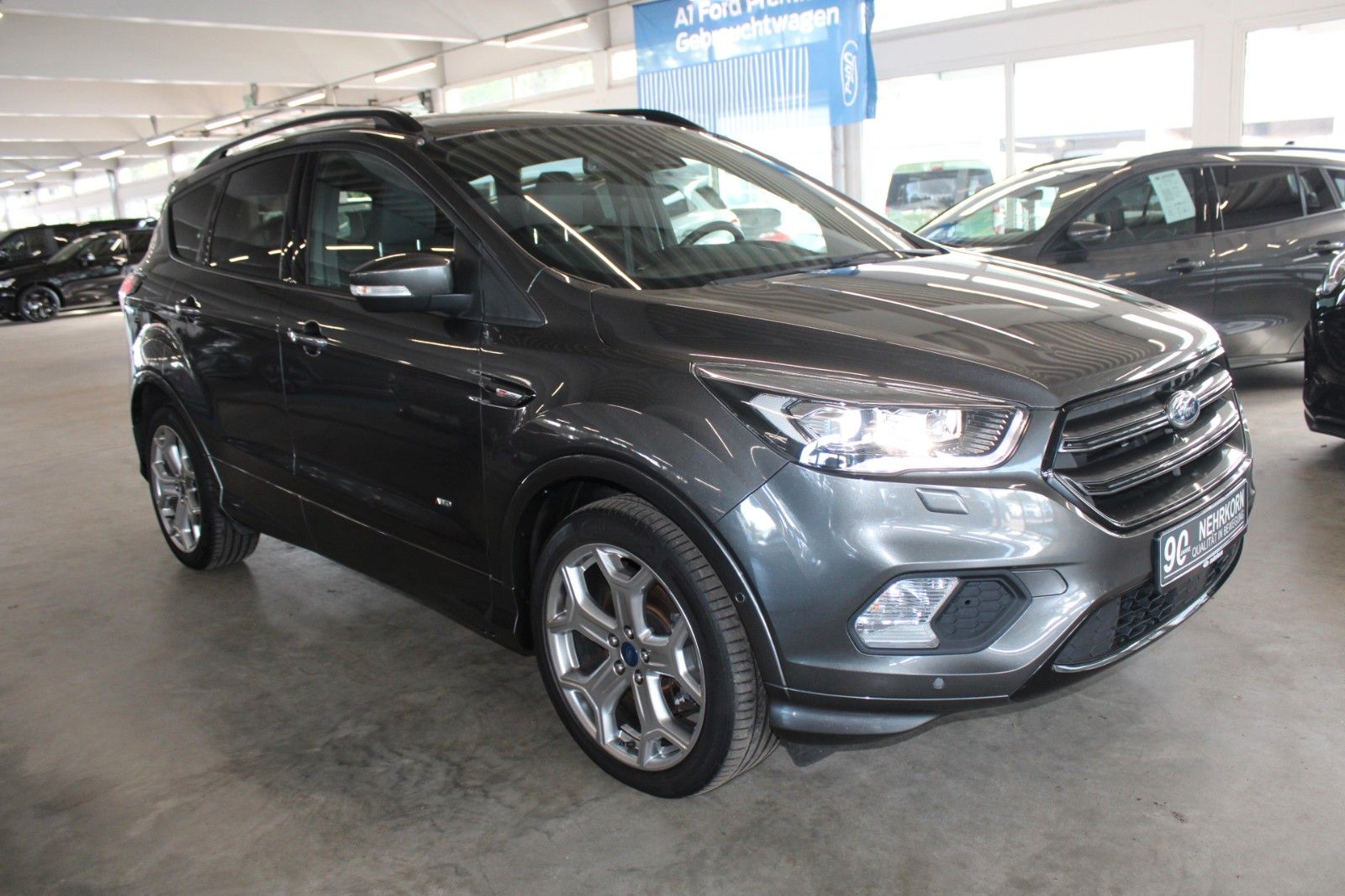 Fahrzeugabbildung Ford Kuga ST-Line Aut. 4x4 PANO CAM Xenon WinterPak.