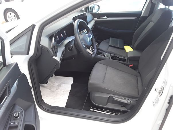 Fahrzeugabbildung Volkswagen Golf VIII TSI Life DSG LED Standhzg Navi ACC RFK