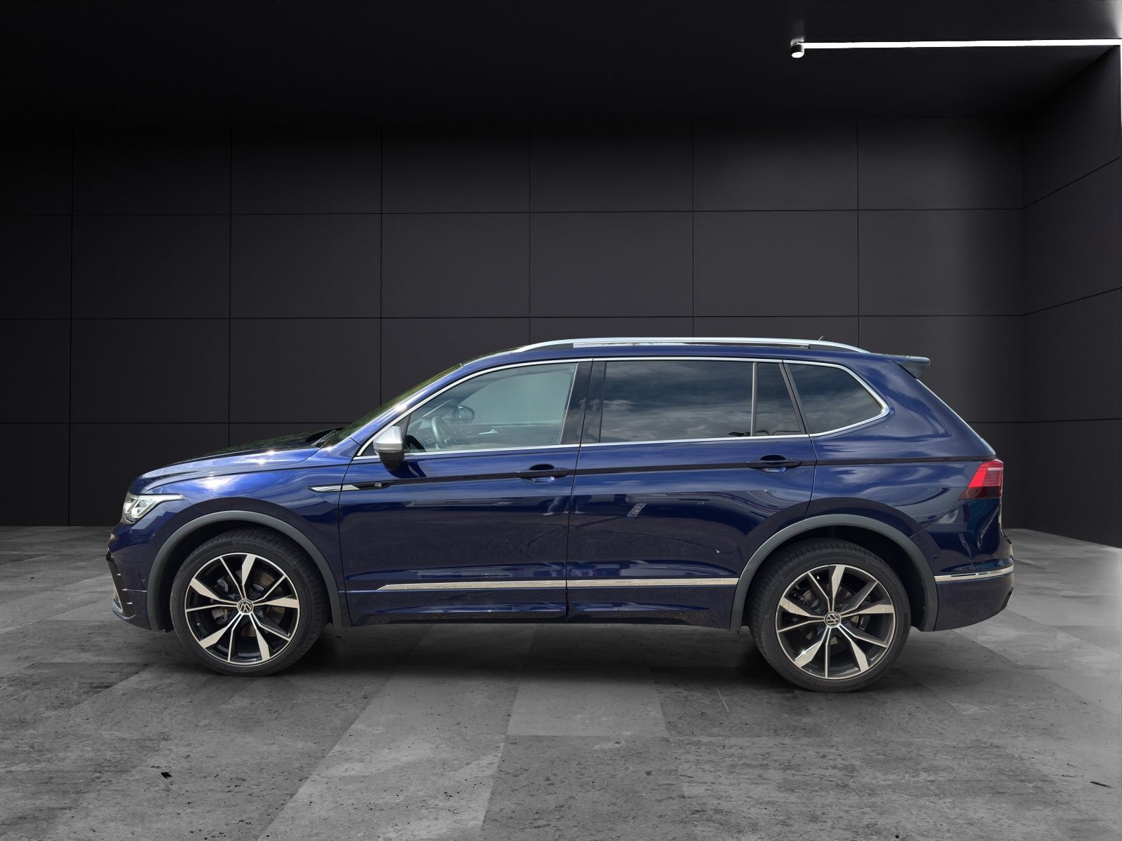 Fahrzeugabbildung Volkswagen Tiguan Allspace TDI R-Line 4M DSG MATRIX AHK RFK