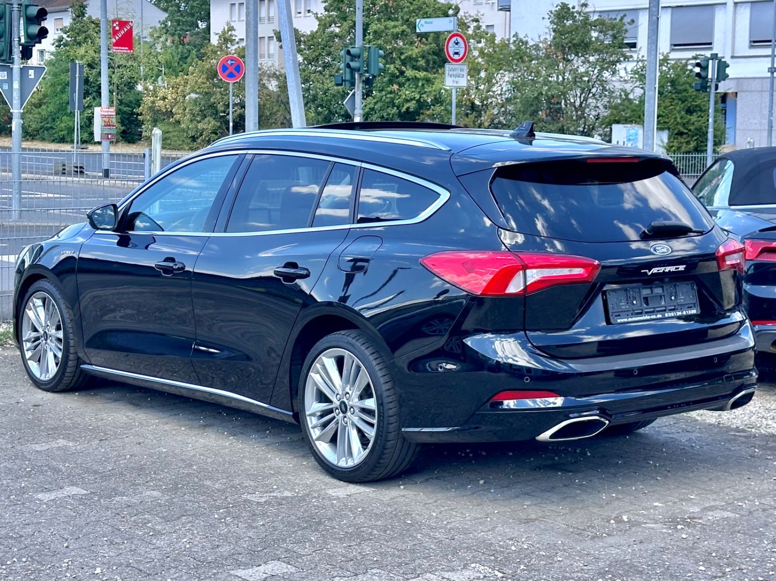 Fahrzeugabbildung Ford FOCUS TURNIER VIGNALE*PANO+LED+1.HAND*