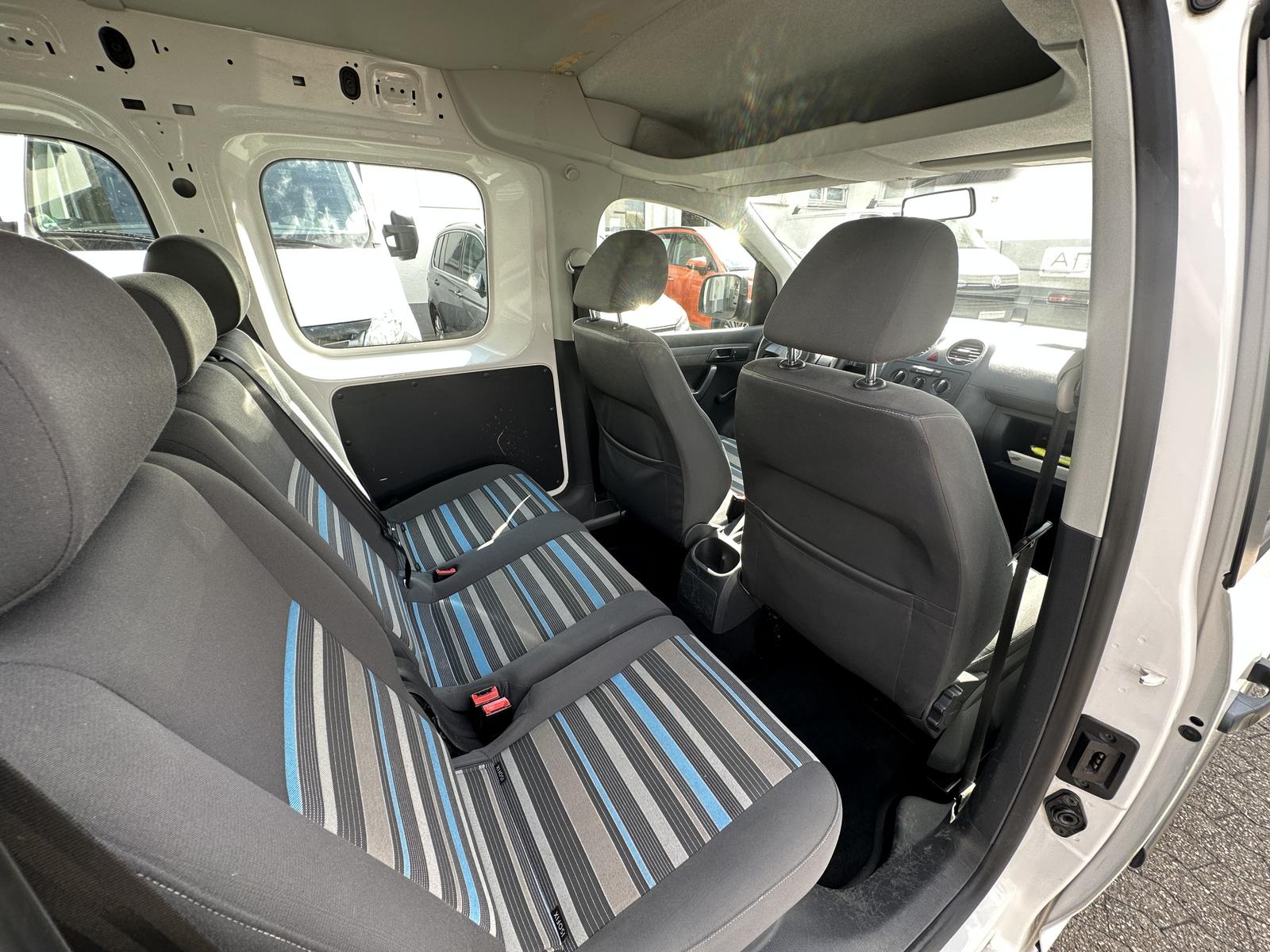 Volkswagen Caddy Maxi RAMPE / ROLLSTUHL / 1 HAND / 