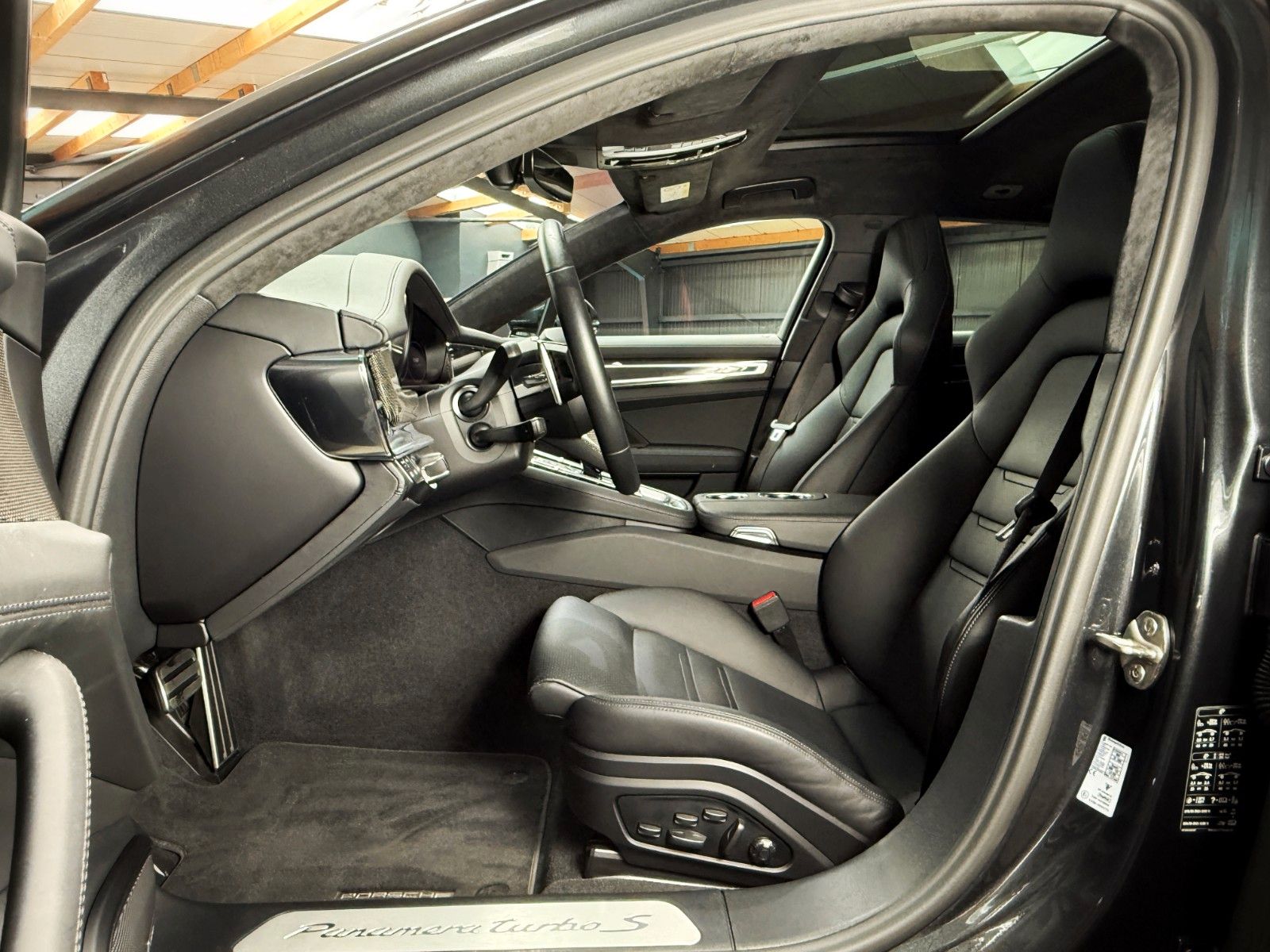 Fahrzeugabbildung Porsche Panamera Sport Turismo Turbo S + Approved + PCCB