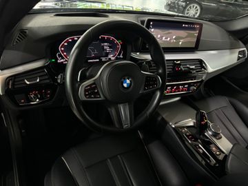 Fahrzeugabbildung BMW 520d xDrTour HUD HI-FI Kamera 360° Live Cock.Pro