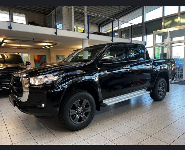 Toyota Hilux 2.4 D-4D A/T 4WD 4 porte Double Cab