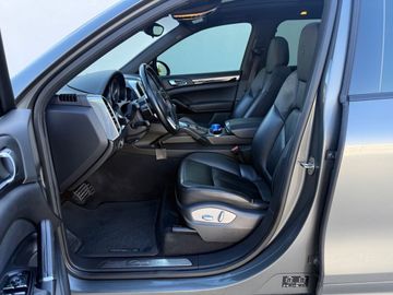 Porsche Cayenne - 9