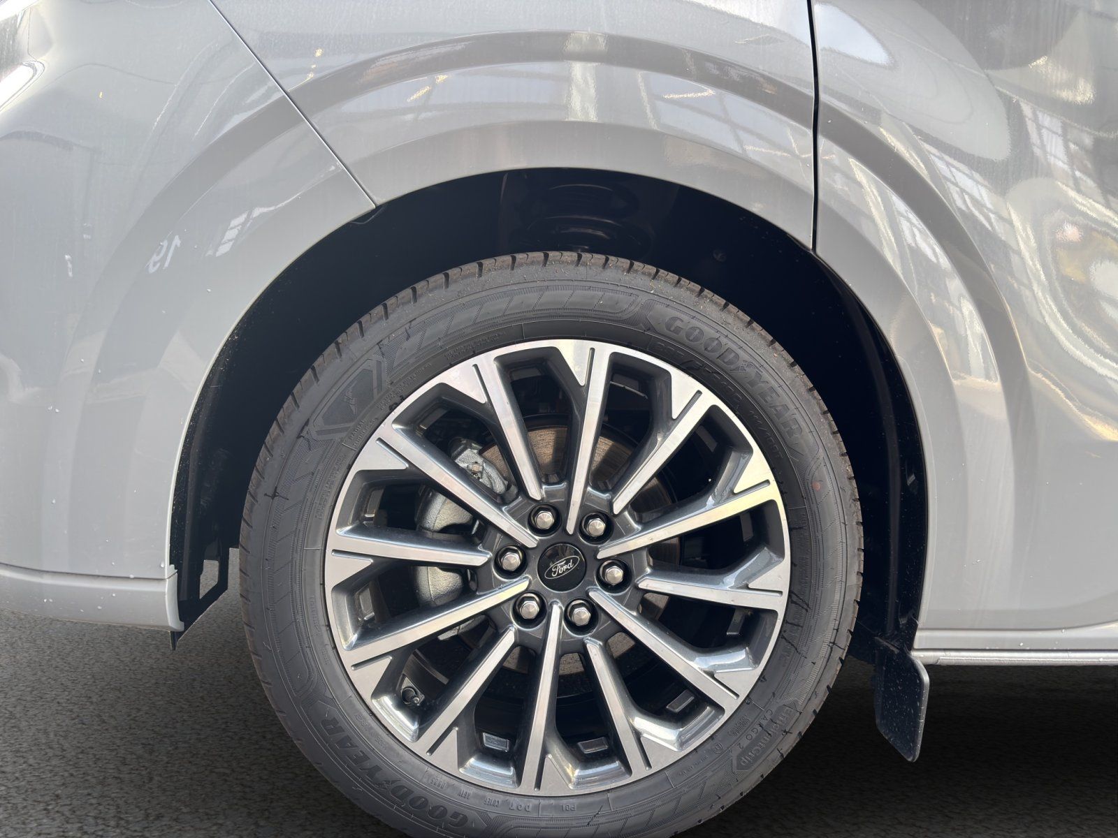 Fahrzeugabbildung Ford Tourneo Custom 320 L2 Tourneo Titanium FWD