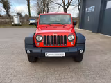 Jeep Wrangler Unlimited Sport Hard+Soft-Top - Jeep mit Diesel-Antrieb: Geländewagen, Schaltgetriebe