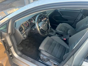 Volkswagen Golf - 9