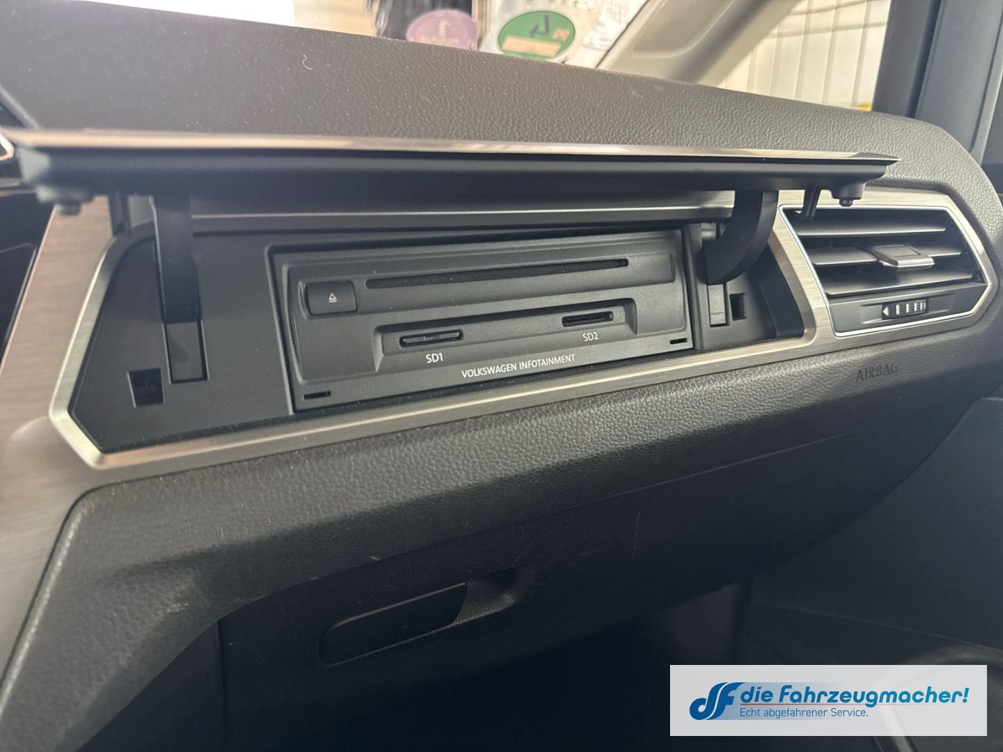 Fahrzeugabbildung Volkswagen Touran Comfortline BMT Start-Stopp AHK-klappbar