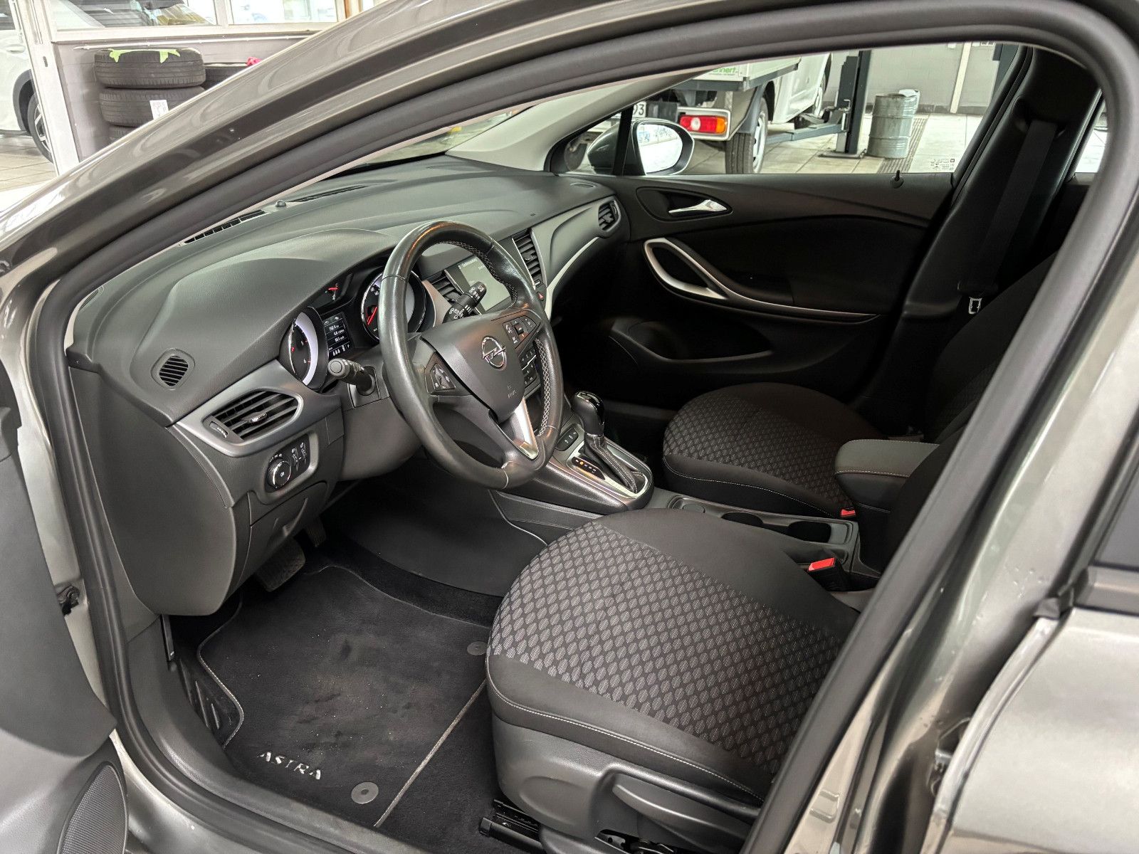 Fahrzeugabbildung Opel Astra K Sports Tourer Edition 1.5l CTDi + Navi +