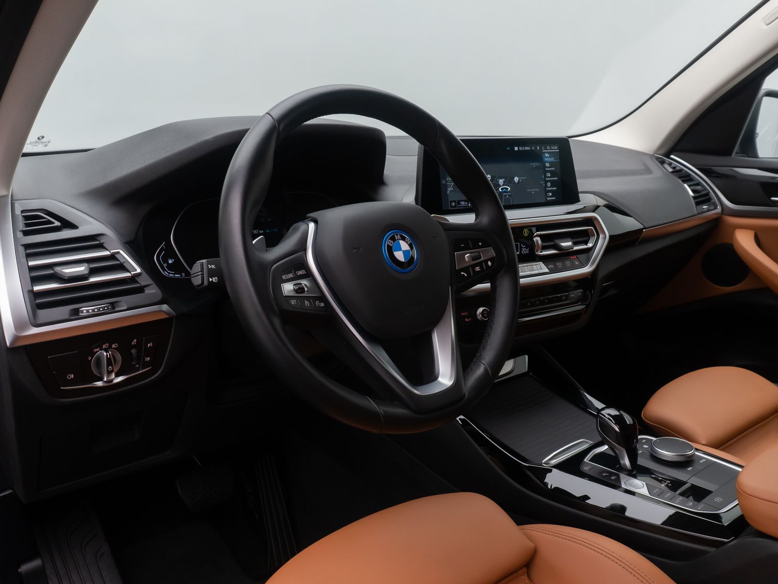 Fahrzeugabbildung BMW X3 xD30e Alarm HUD DAB Laser Kamera Sport Leder