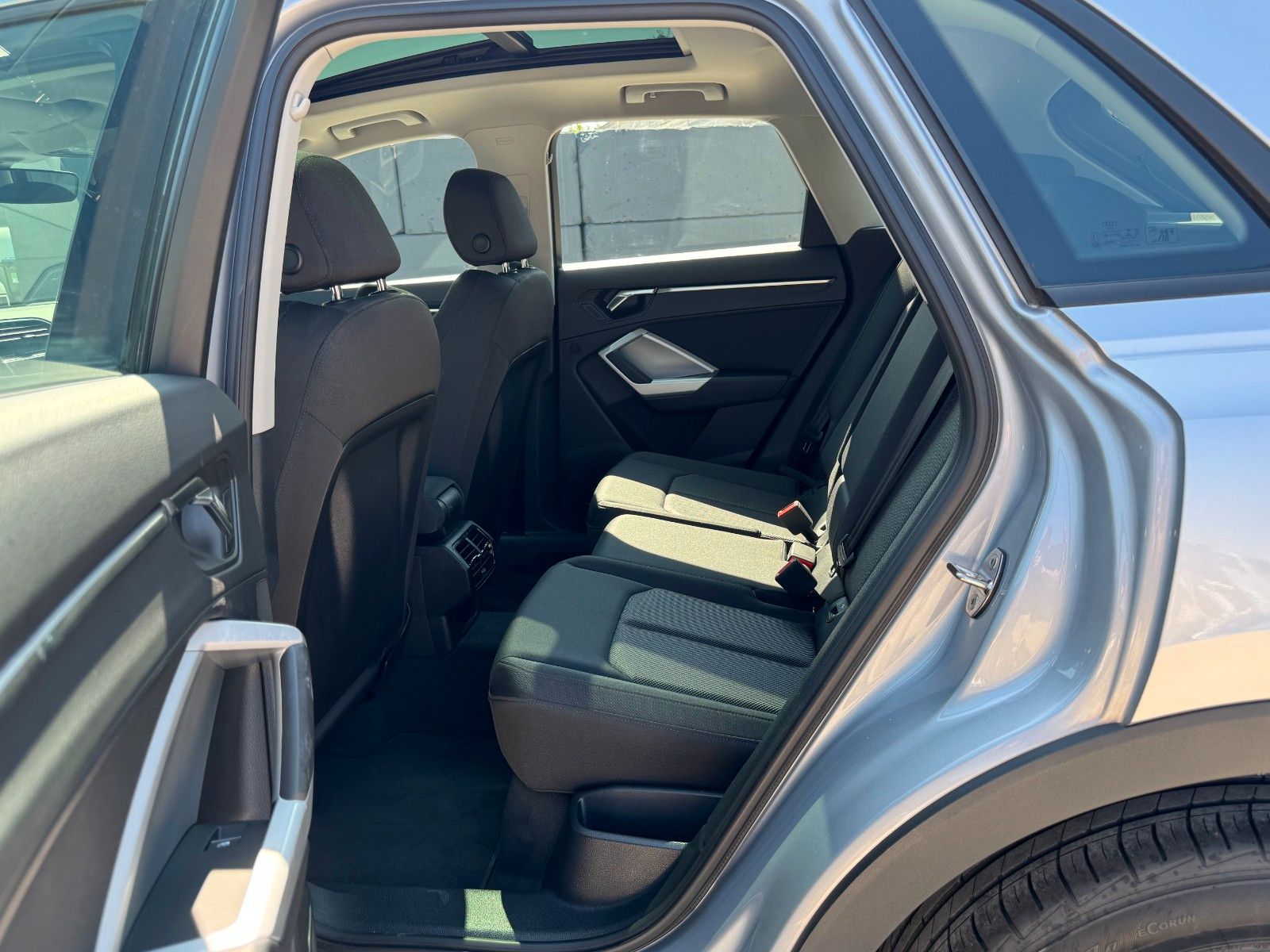 Fahrzeugabbildung Audi Q3 45 TFSI e S tronic basis Ambiente Sonos Pano