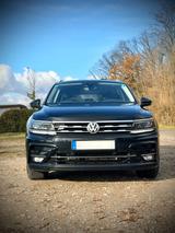 Volkswagen Tiguan Allspace 2.0 TDI DSG 4MOTION AHK R-LINE - Volkswagen Tiguan Allspace mit Diesel-Antrieb: Schwarz, Alcantara, Standheizung