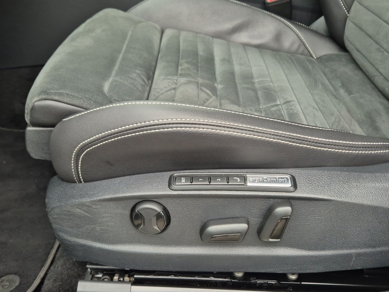 Fahrzeugabbildung Volkswagen Passat Variant TDI Elegance DSG Matrix Navi AID