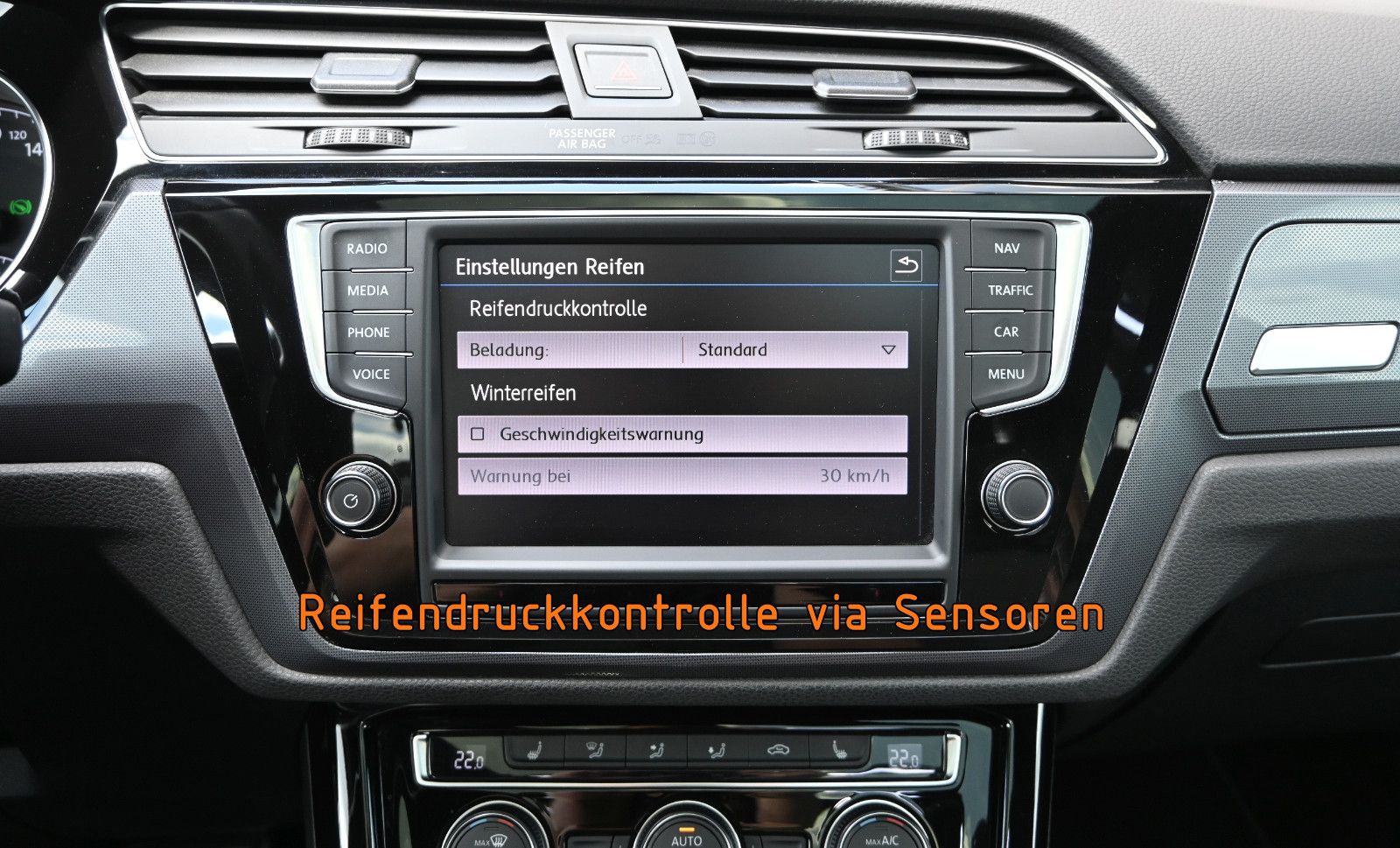 Fahrzeugabbildung Volkswagen Touran 2.0 TDI DSG R-Line °ACC°AHK°PANORAMA°KAM°