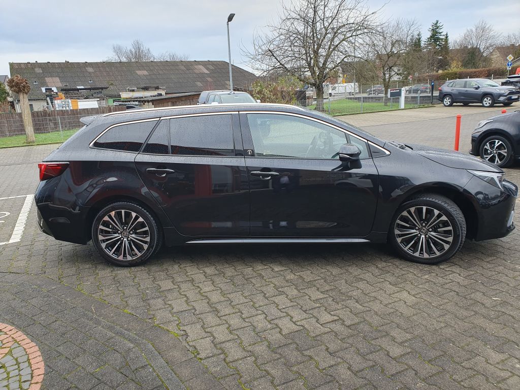 Toyota Corolla 1.8 Hybrid Touring Sports Team Deutschla imagem 3
