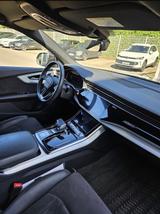 Audi Q8 55 TFSI e quattro tiptronic competit. pl ... - Audi Q8 mit Hybrid-Antrieb: Alcantara