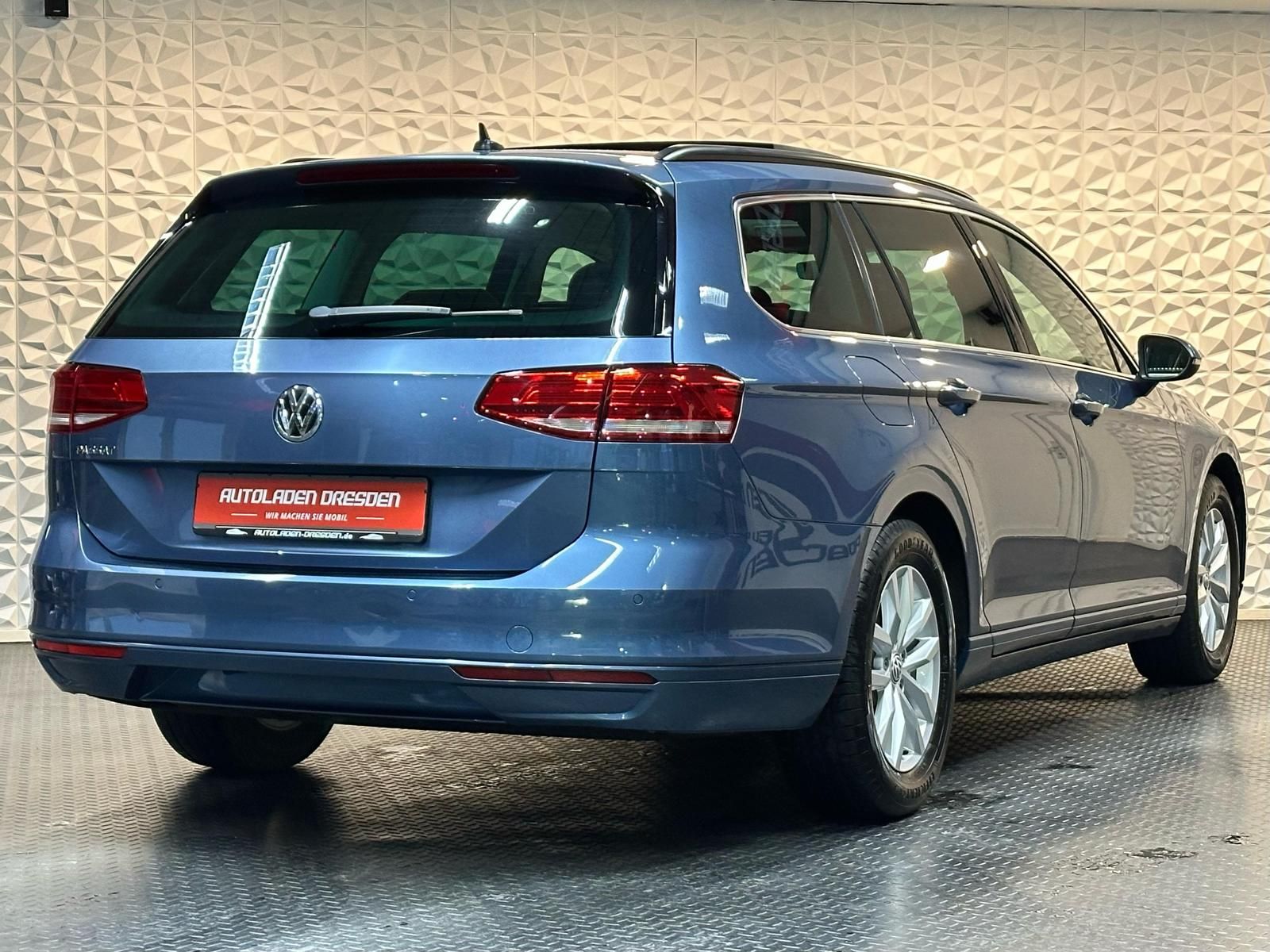 VW Passat 2.0TDI COMFORTLINE AHK#SHZ#ACC#NAVI#PANO - Image 8