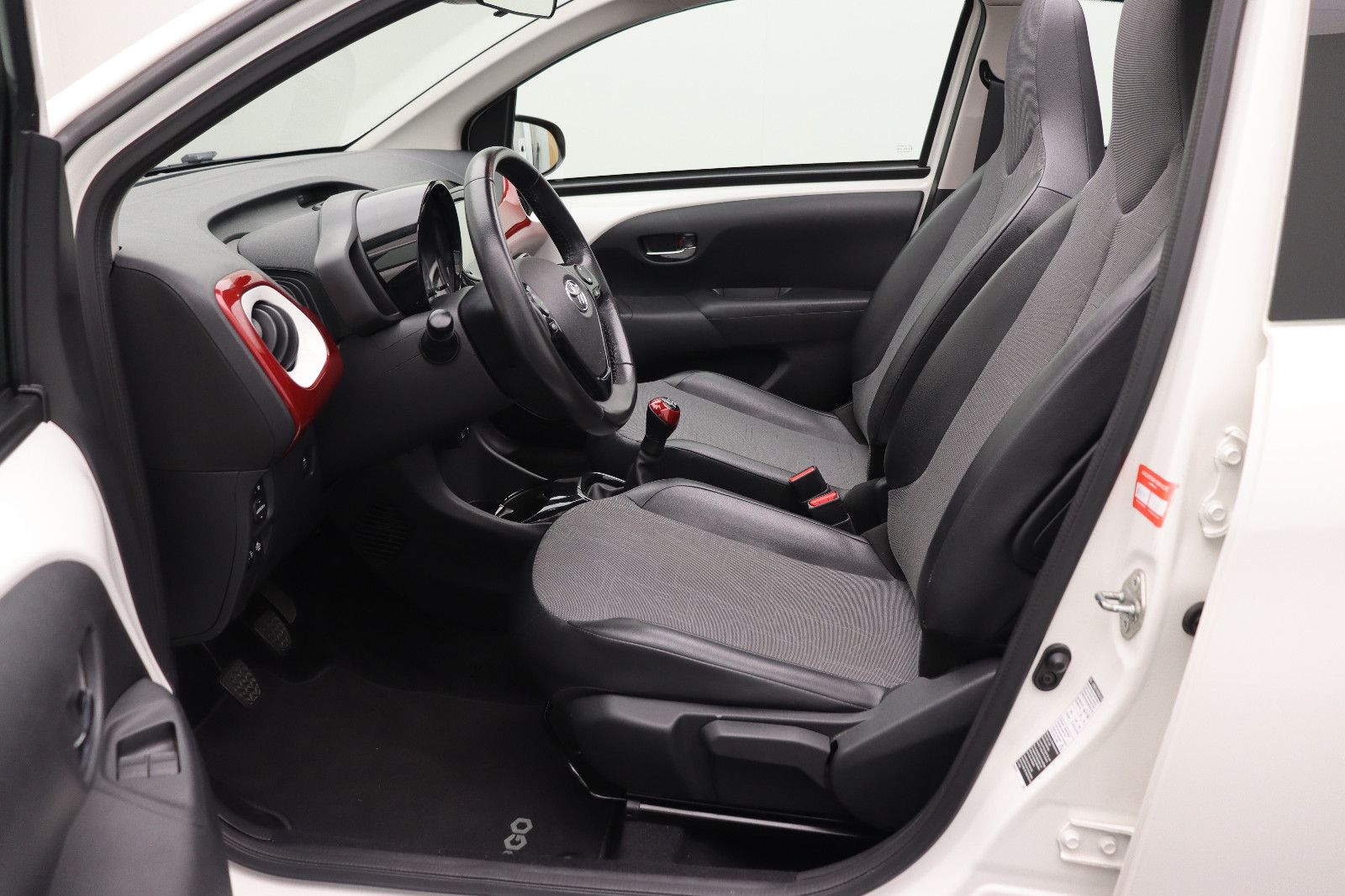 Fahrzeugabbildung Toyota Aygo 1.0 x-wave TEMPO KAMERA